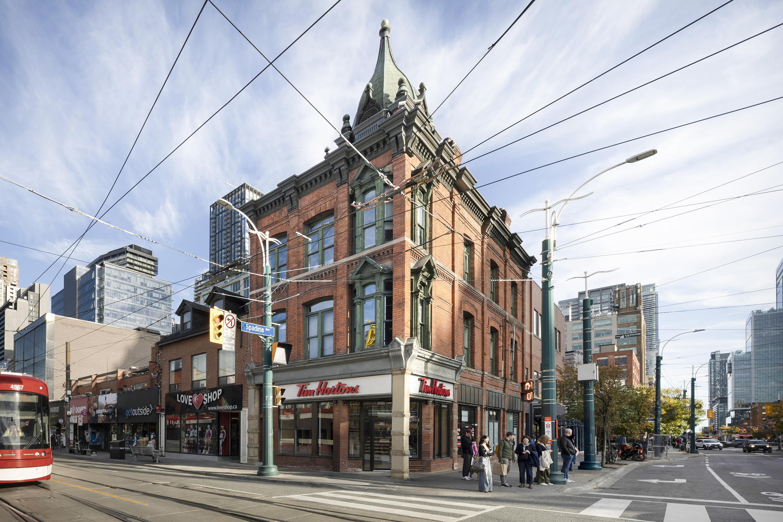 441 Queen St W_3368-cover-light